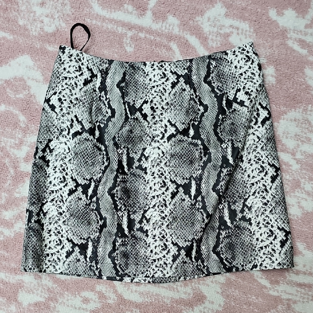 Stylish Snake Print Skirt FOREVER 21